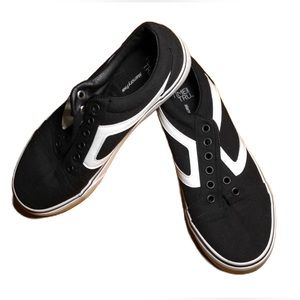 Time and True Women's Retro Sneakers